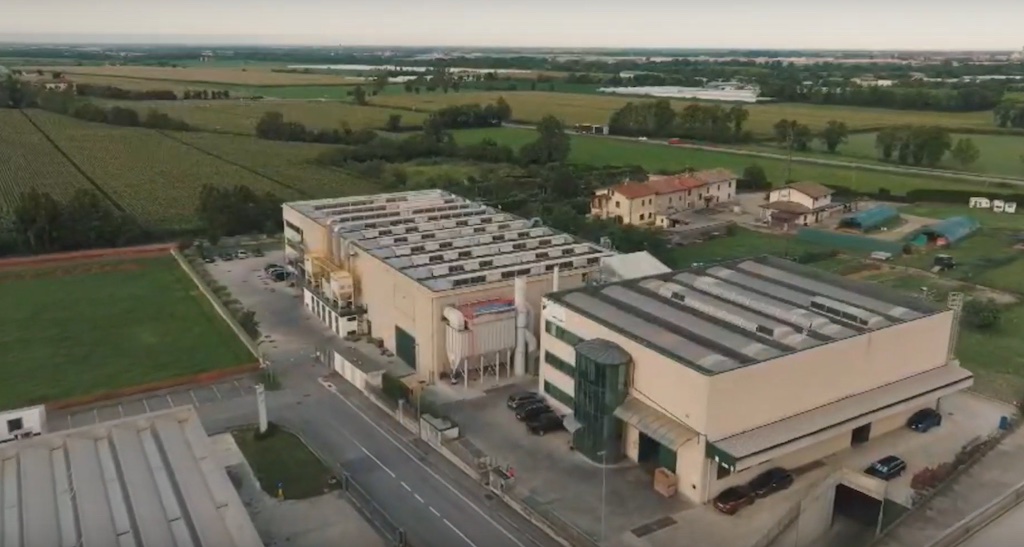 vista da alto fabbrica – eliche radice, lombardia vista da alto fabbrica - eliche radice, lombardia